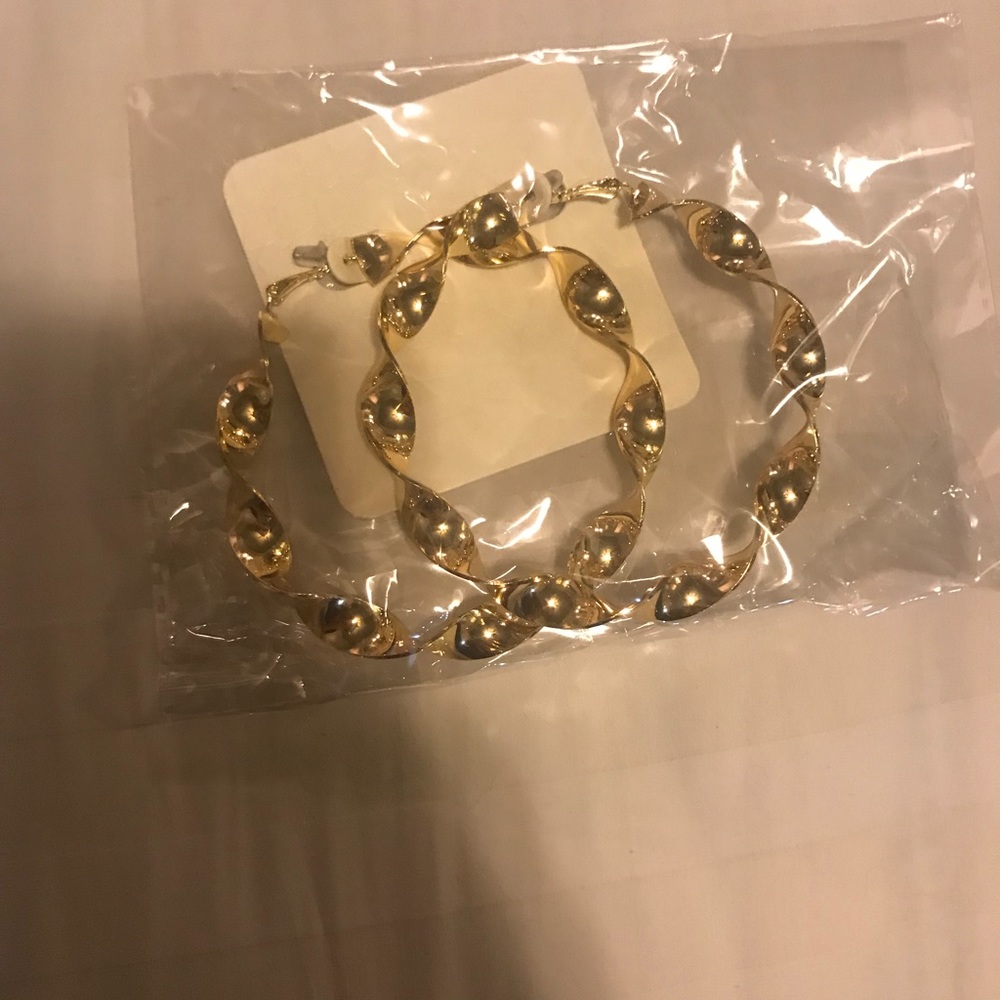 Hoops - Picture 2 of 3